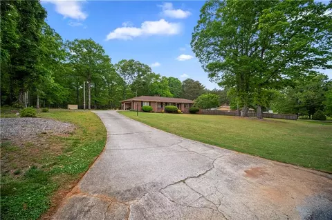 Exterior - 110 Otelia Ln, Covington, GA 30014 photo 3 of 9