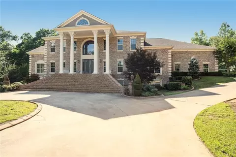 320 Riverbend Dr, Mcdonough, GA 30252