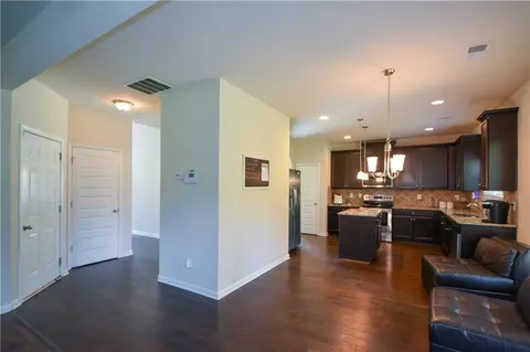 Entry Way - 6816 Diamond Dr, Rex, GA 30273 photo 5 of 8