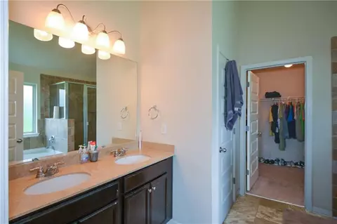 Entry Way - 6816 Diamond Dr, Rex, GA 30273 photo 6 of 8
