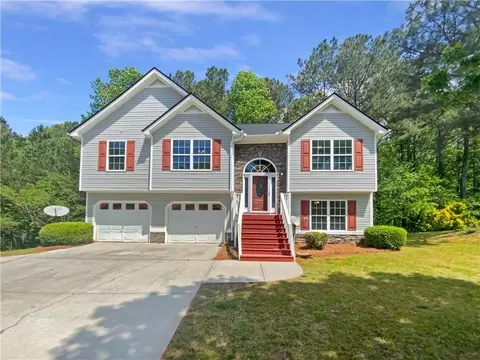 156 Hawthorn Dr, Carrollton, GA 30116
