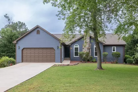 50 Stone Creek Dr, Hoschton, GA 30548