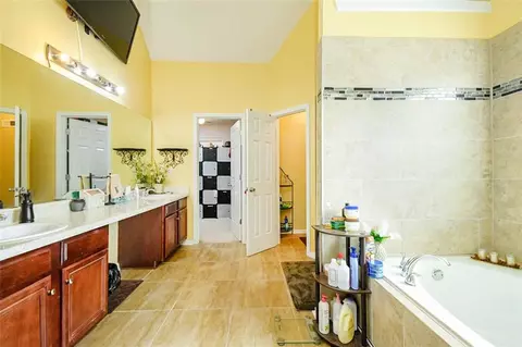 Bath - 13347 Henderson Ct, Hampton, GA 30228 photo 2 of 3