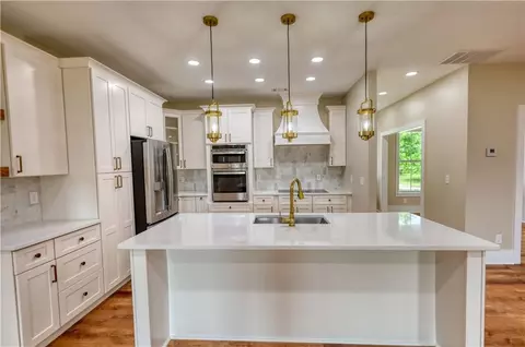 Kitchen - 25 Oakbrook Ln, Covington, GA 30016 photo 3 of 6