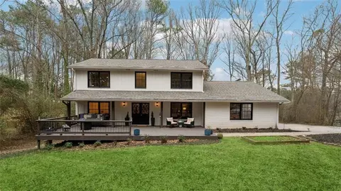 650 Hunterhill Ct, Roswell, GA 30075