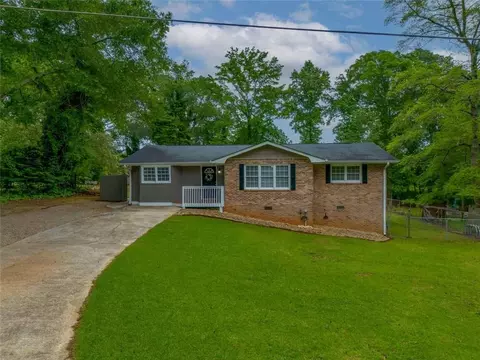 6892 Autumn Hills Dr, Douglasville, GA 30135