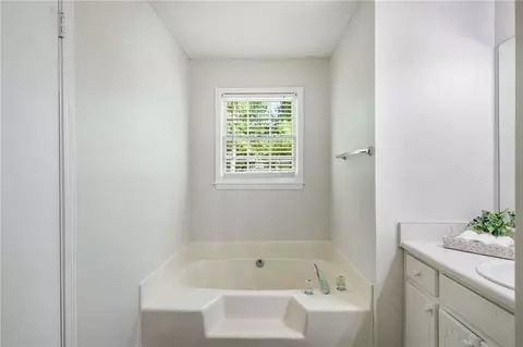 Bath - 45 Pine Tree Dr, Mcdonough, GA 30252 photo 3 of 5