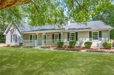 45 Pine Tree Dr, Mcdonough, GA 30252