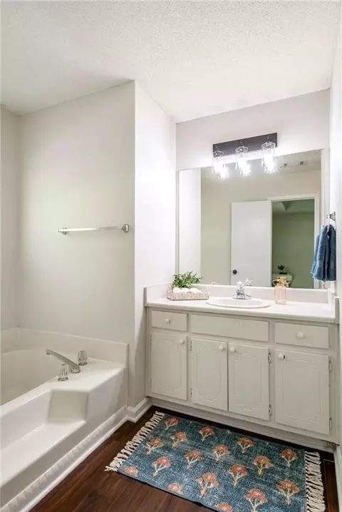 Bath - 45 Pine Tree Dr, Mcdonough, GA 30252 photo 2 of 5