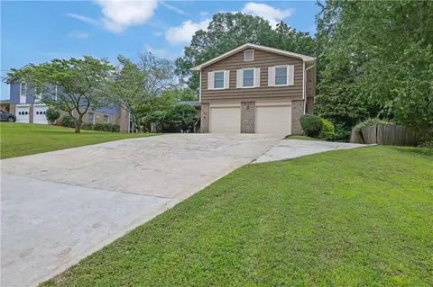 4457 Huntshire Dr, Stone Mountain, GA 30083