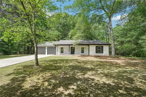 250 Huntcliff Ct, Fayetteville, GA 30214