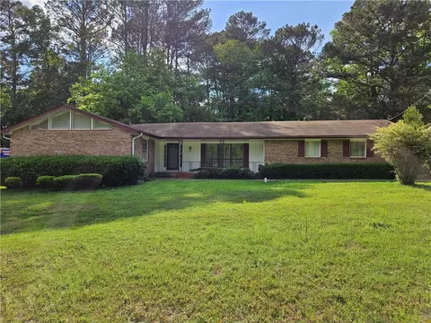 417 Ohern Ct, Stone Mountain, GA 30088