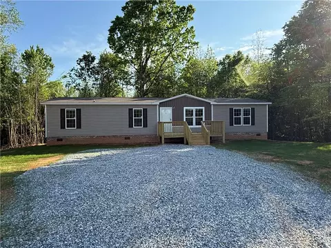 332 Dewaters Rd, Commerce, GA 30529
