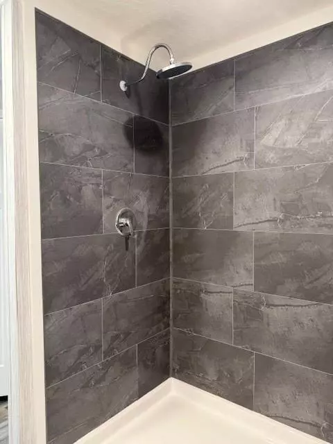 Bath - 332 Dewaters Rd, Commerce, GA 30529 photo 1 of 3