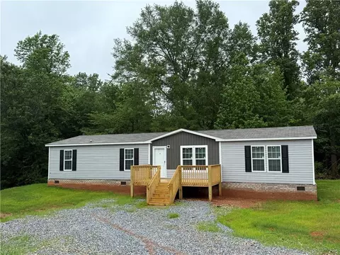 325 Dewaters Rd, Commerce, GA 30529