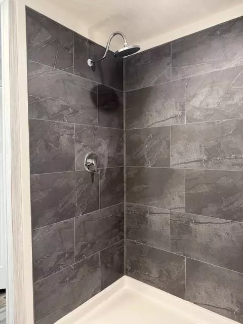 Bath - 300 Dewaters Rd, Commerce, GA 30529 photo 1 of 3