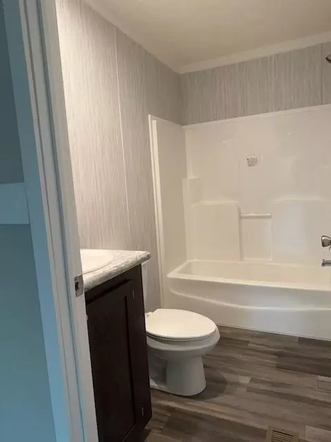 Bath - 300 Dewaters Rd, Commerce, GA 30529 photo 3 of 3