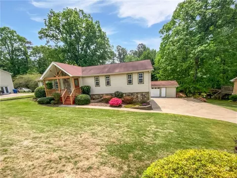 527 Tomahawk Trl, Woodstock, GA 30188