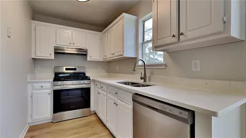 Kitchen - 64 Dogwood Rdg, Hampton, GA 30228 photo 1 of 2
