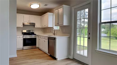 Kitchen - 64 Dogwood Rdg, Hampton, GA 30228 photo 2 of 2