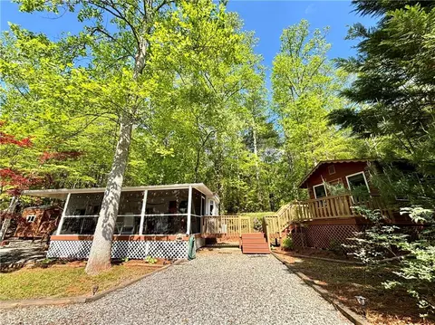 252 Camptown Trl, Cleveland, GA 30528