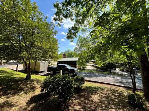 261 Camptown Trl, Cleveland, GA 30528
