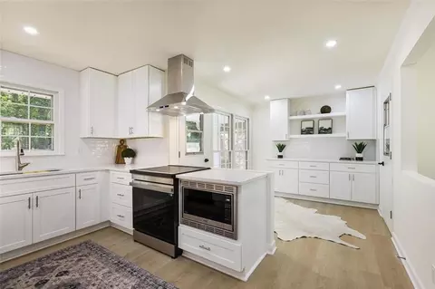 605 Patrick Pl NE, Sandy Springs, GA 30328