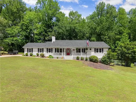 4737 Countryside Dr, Flowery Branch, GA 30542