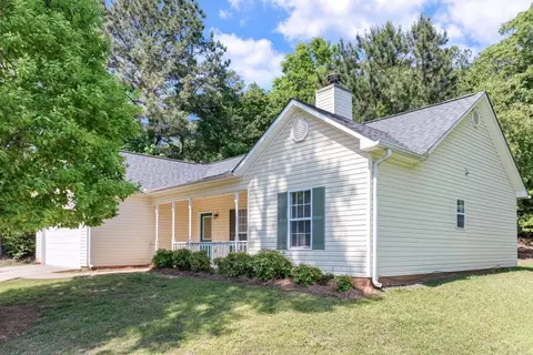 3668 Misty Oak Dr, Flowery Branch, GA 30542