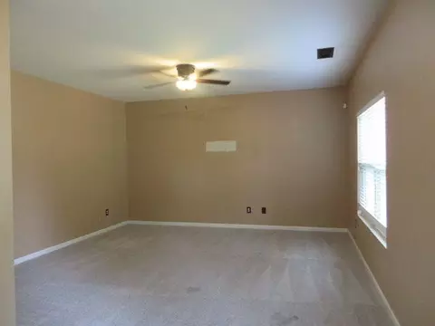 Living - 6069 Semaphore Rdg, Rex, GA 30273 photo 5 of 6
