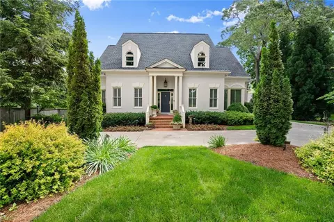 1374 Riverside Dr, Gainesville, GA 30501