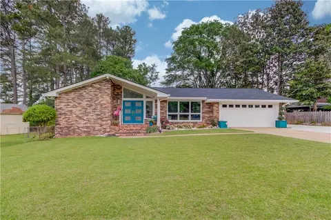 155 Ridgeway St, Winder, GA 30680