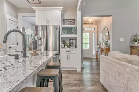 Entry Way - 555 E Valley Rd NE, Rydal, GA 30171 photo 3 of 6