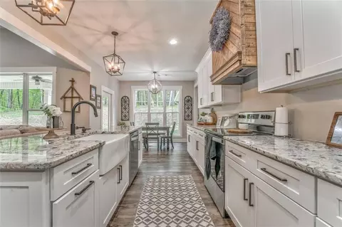 Kitchen - 555 E Valley Rd NE, Rydal, GA 30171 photo 2 of 5