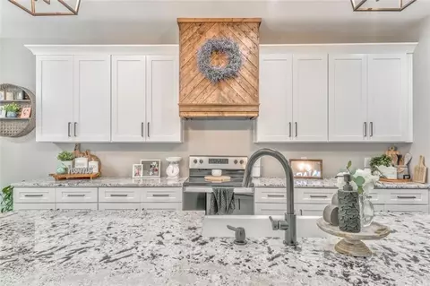 Kitchen - 555 E Valley Rd NE, Rydal, GA 30171 photo 5 of 5