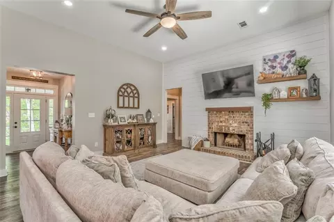 Living - 555 E Valley Rd NE, Rydal, GA 30171 photo 5 of 5