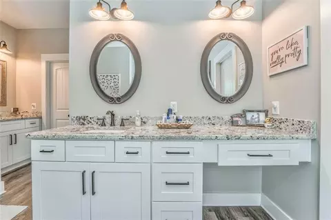 Bath - 555 E Valley Rd NE, Rydal, GA 30171 photo 5 of 9