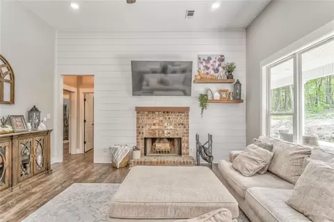 Living - 555 E Valley Rd NE, Rydal, GA 30171 photo 3 of 5