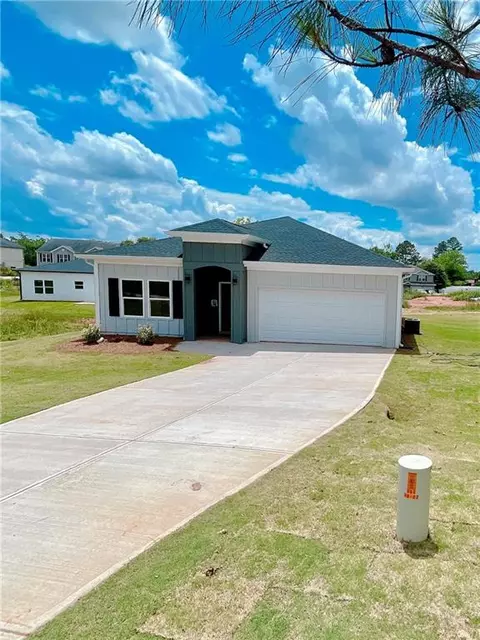 38 Harriet Dr, Lavonia, GA 30553
