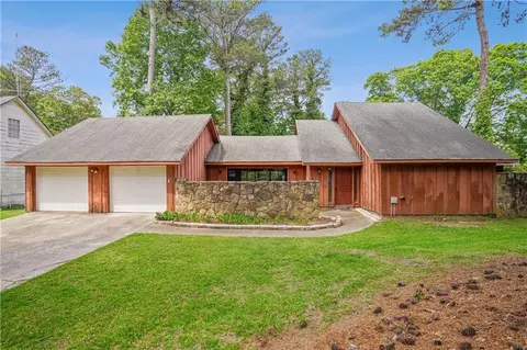 6134 Silver Spur Dr, Lithonia, GA 30058