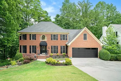 5020 Huntshire Ln SW, Lilburn, GA 30047