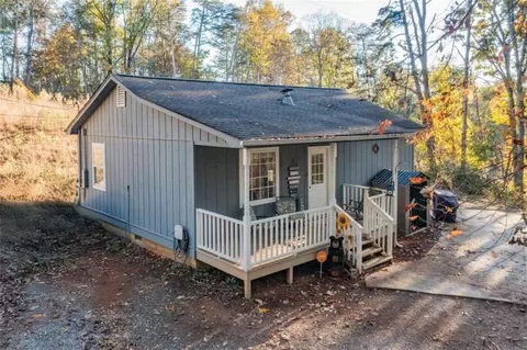 200 Golden Ave, Dahlonega, GA 30533