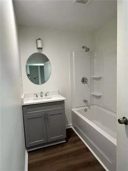 Bath - 52 Scott St, Toccoa, GA 30577 photo 2 of 3
