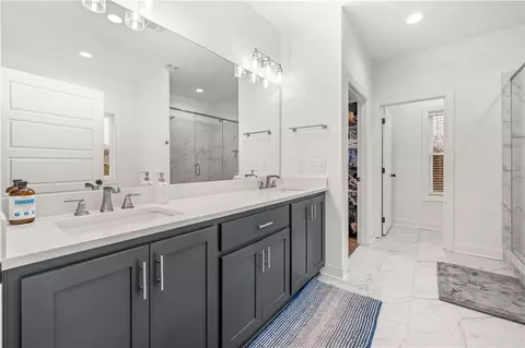 Bath - 375 Spring Field Dr, Clarkesville, GA 30523 photo 1 of 4