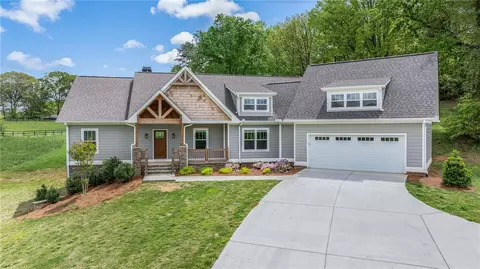 Exterior - 375 Spring Field Dr, Clarkesville, GA 30523 photo 2 of 5