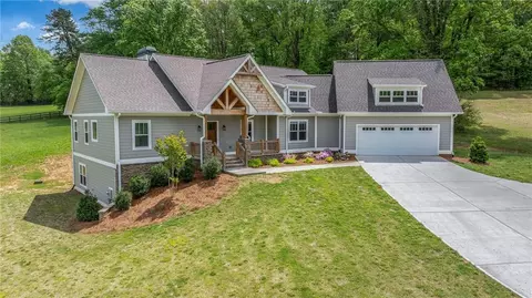 375 Spring Field Dr, Clarkesville, GA 30523