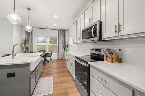 Kitchen - 375 Spring Field Dr, Clarkesville, GA 30523 photo 3 of 3