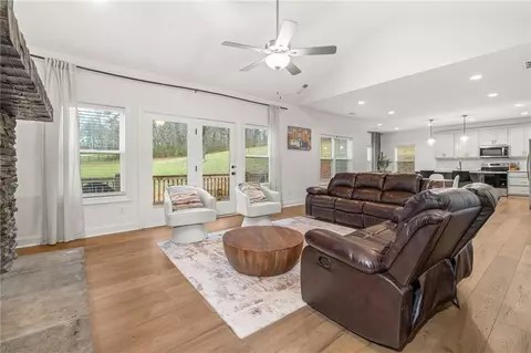 Living - 375 Spring Field Dr, Clarkesville, GA 30523 photo 1 of 2