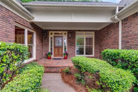 9395 Clublands Dr, Alpharetta, GA 30022