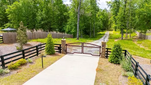 352 Mulberry Rd, Winder, GA 30680